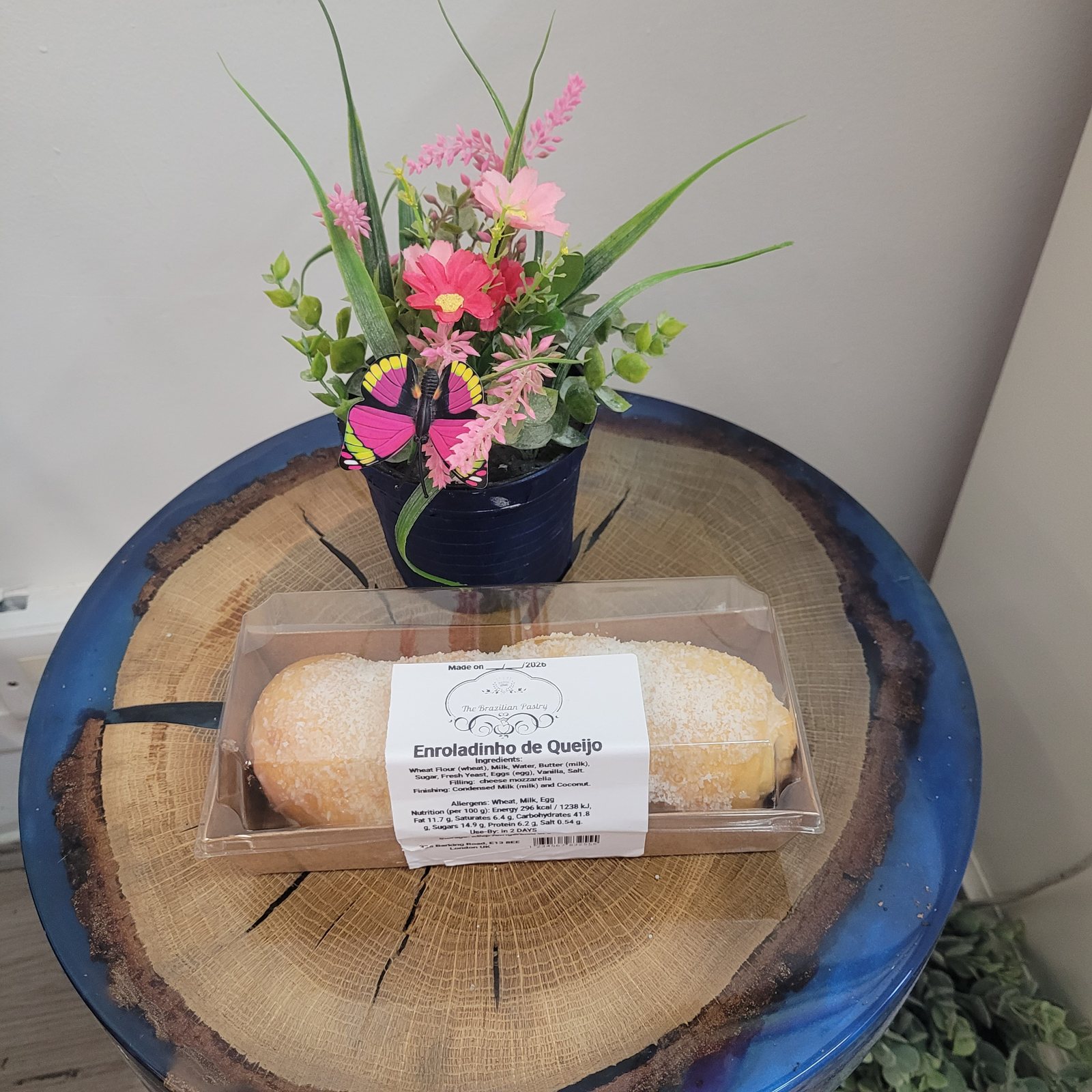 A boxed bake on the wooden display with fresh flowers